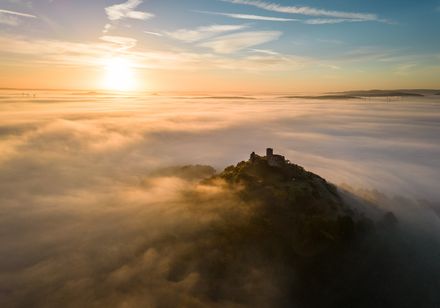 De Desenberg bij zonsopgang - een indrukwekkende excursiebestemming in OWL